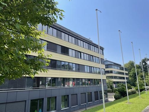 Surface de bureau au 5ème étage de 205,40m2 avec cloisemnements intérieurs Terrasse de 64m2