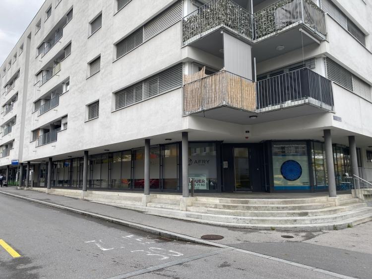 Grand local commercial (194 m2) dans quartier vivant et dynamique